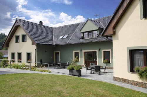 Horni Hermanice Apartment | Family-Friendly Stay at Apartmány pod lípou - Rated 9.8!