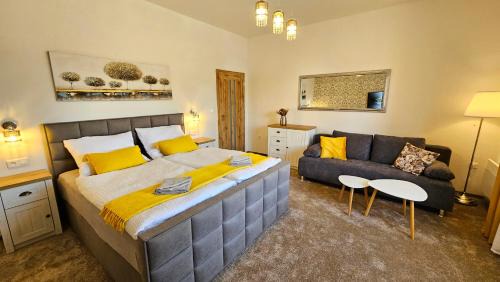 Lednice Apartment | Exceptional Oceanfront Stay at Apartmány Podzámčí