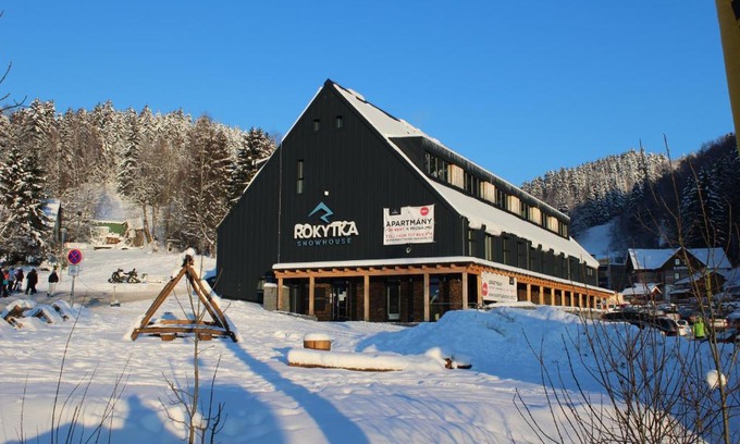Rokytnice nad Jizerou Apartment | Family-Friendly Apartmány Rokytka Snowhouse with Hot Tub