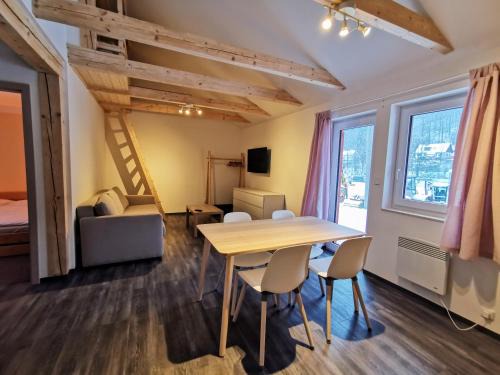 Loucna nad Desnou Apartment | Family-Friendly Retreat at Apartmány Ski areal Kareš