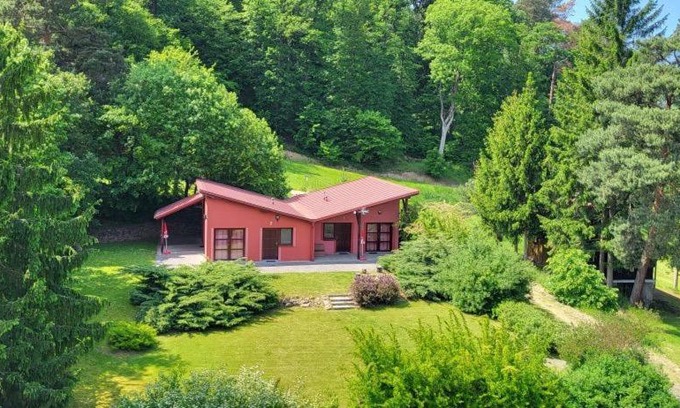 Buchlovice Apartment | Pet-Friendly APARTMÁNY SMRAĎAVKA with Hot Tub & High Ratings