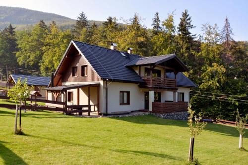 Pstruzi Apartment | Pet-Friendly Apartmány u Honzy with Hot Tub & Kitchen