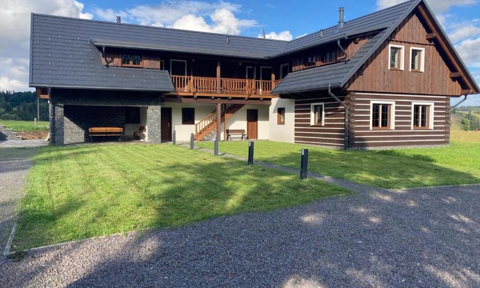 Orlicke Zahori Apartment | Pet-Friendly Apartmány U Fibichů with Hot Tub & Kitchen