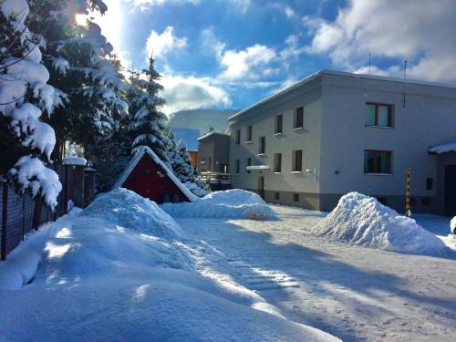 Horni Becva Apartment | Top-Rated Apartmány U Studánky with Pool & Hot Tub