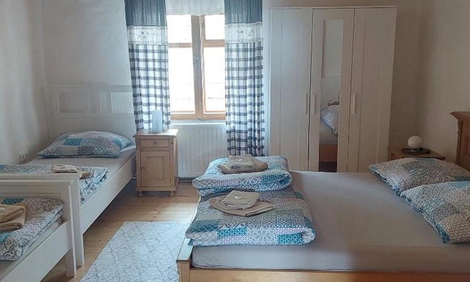 Hroubovice House | Cozy Apartmány U Tří Sluncí: Pet-Friendly Retreat