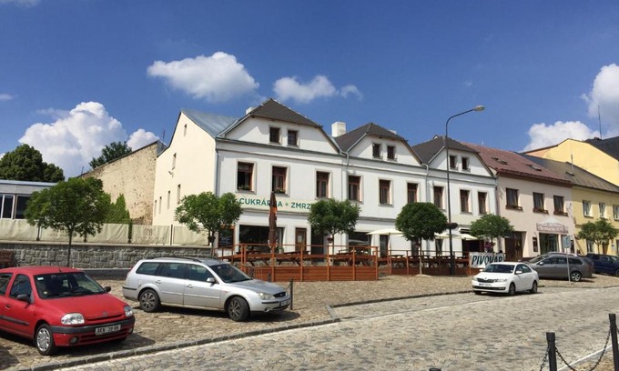 Kasperske Hory Apartment | Cozy Brewery Apartments with Family-Friendly Dining