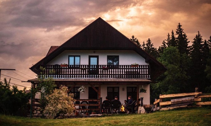 Cachrov Apartment | Pet-Friendly Retreat at Apartmány Ve Mlejně - Rated 9.4/10