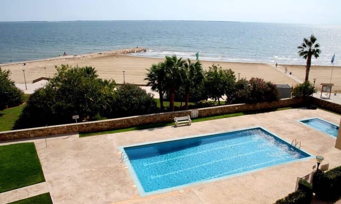 Sant Carles de la Rapita Apartment | Seaside Apartment with Spa & Ocean View - Guest Rated 9.8