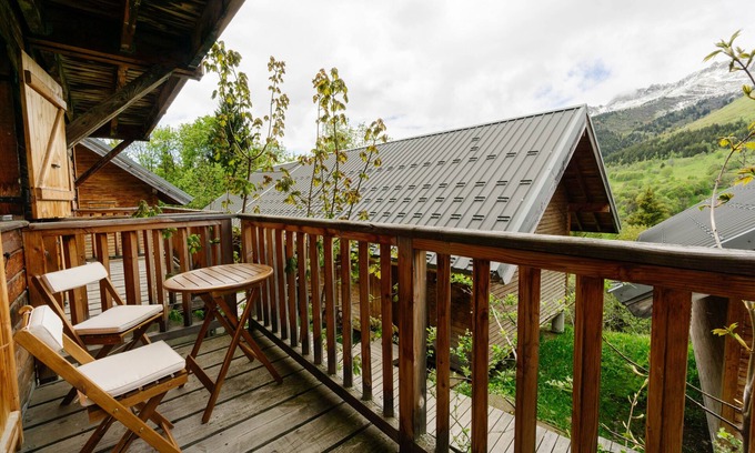 Saint-Francois-Longchamp Apartment | Cozy Village Gaulois Apartment with Mountain View and Balcony