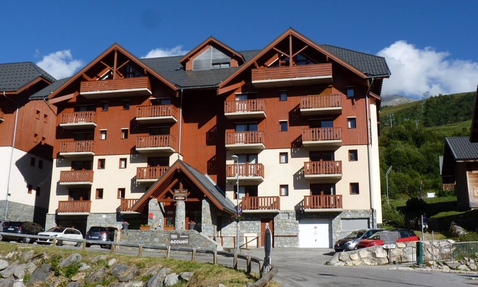 Saint-Francois-Longchamp Apartment | Apartment 'St François Longchamp 1650' with Mountain View, Shared Terrace and Air Conditioning