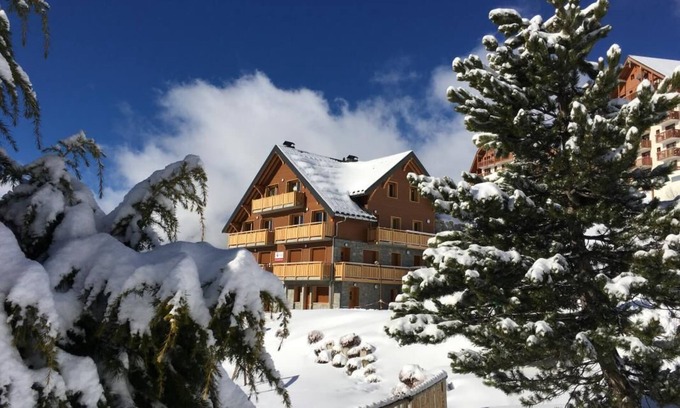 Montgellafrey Ski Chalet | Premium Apartment 8 Chalet with Lake View & Family Amenities