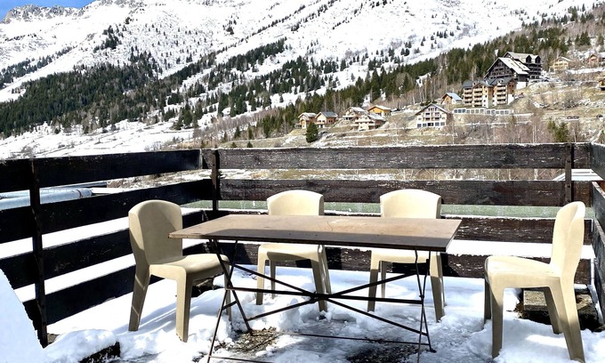Montgellafrey Apartment | Cozy Apartment Pied des Pistes: Pet-Friendly & Spa Amenities