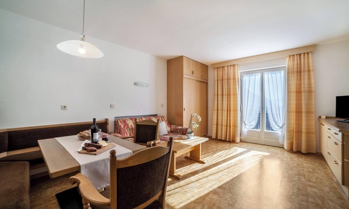 San Leonardo in Passiria Apartment | Residence Pichler 2: Mountain View Apartment with Balcony