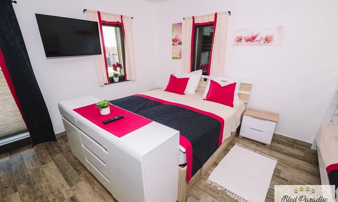 Zasip Apartment | Apartma 1 (pogled na grad)