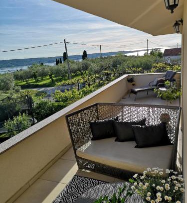Piran Apartment | Exceptional Oceanfront Getaway at Apartma Isabella