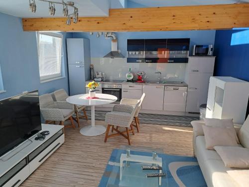 Siska District Apartment | Family-Friendly Apartma Jaka with Hot Tub & 9.8/10 Rating