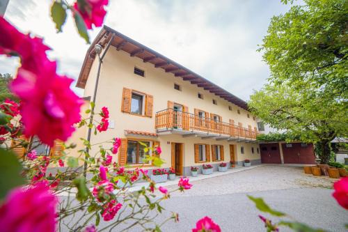 Kozbana Apartment | Guest Rated: 9.3/10 at Apartma Korada with Family Amenities