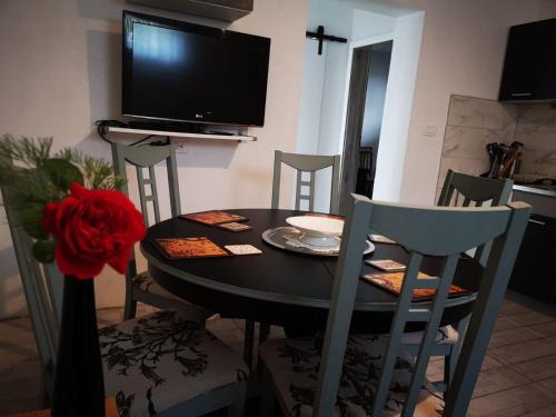 Srednja Vas v Bohinju Apartment | Delightful Stay at Apartma Oreh Vila Ziba, Pet Friendly