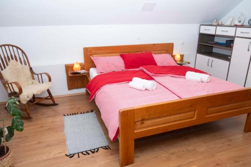 Semic Apartment | Highly Rated Apartma 'Pri Movernu' with Family Amenities