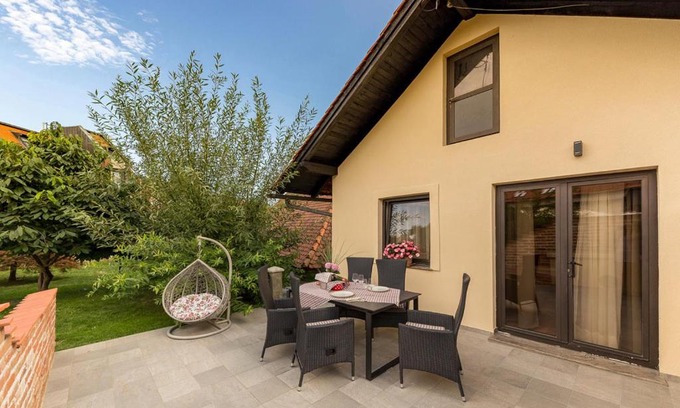 Ptuj Apartment | Discover Apartma Rozika: Child-Friendly Retreat with Hot Tub