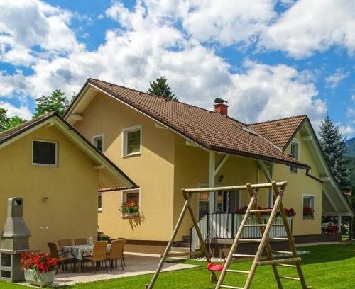 Varpolje Apartment | Discover Apartmaji Čujež: Pet-Friendly Paradise with Pool