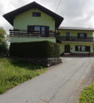 Postojna Apartment | Family-Friendly Apartmaji Karbic: Rated 9/10 for Comfort
