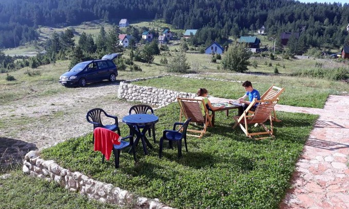 Zabljak Apartment | Top-Rated Apartman Žabljak with Hot Tub & Breakfast