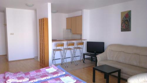 Ujlipotvaros Apartment | Pet-Friendly Apartman 4 YOU Riverside with Pool & Hot Tub