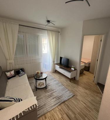 Gradiska Apartment | Elegant Stay at Apartman Afrodita: Rated 9.9/10 and Family-Friendly