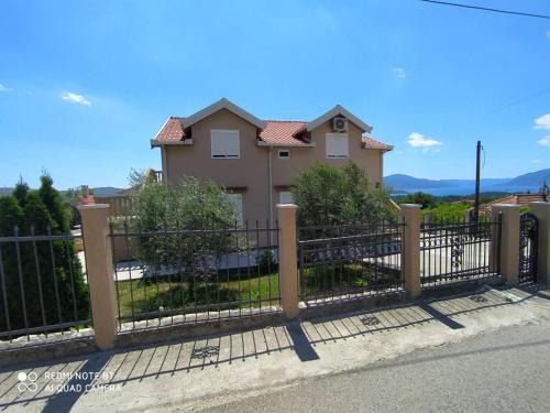 Kotor Apartment | Guest Rated 10/10: Family-Friendly Apartman Andjela