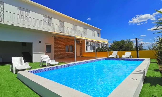 Imotski Apartment | Top-Rated Apartman Andy: Croatia's Largest Family Apartments
