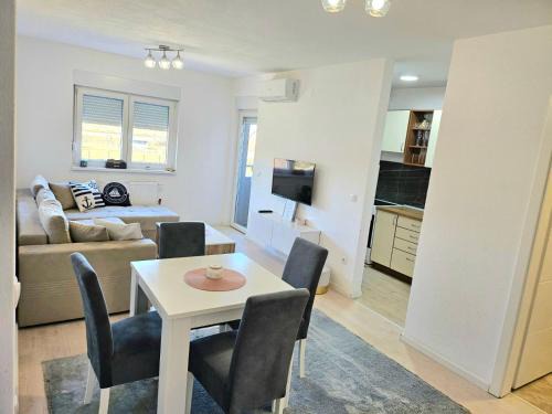 Gradiska Apartment | Family-Friendly Retreat at Apartman Aura - Rated 10/10!