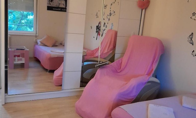Becej Apartment | Budget-Friendly Family Retreat at Apartman Bebuš