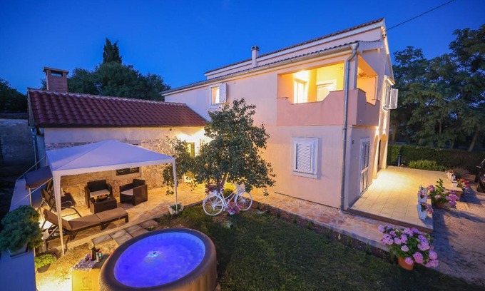 Poljica Apartment | Pet-Friendly Apartman Berto with Hot Tub & 9.8/10 Rating