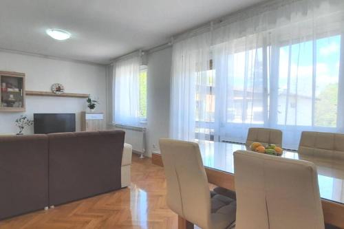Mukinje Apartment | Black River Apartment: Family-Friendly 4-Star Retreat