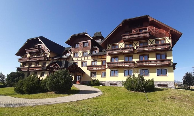 Velka Lomnica Apartment | Top-Rated Apartman D8 DeLuxe with Hot Tub & Kitchen