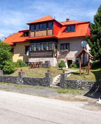 Zdiar Apartment | Top-Rated Family Retreat at Apartman Domcek with Kitchen