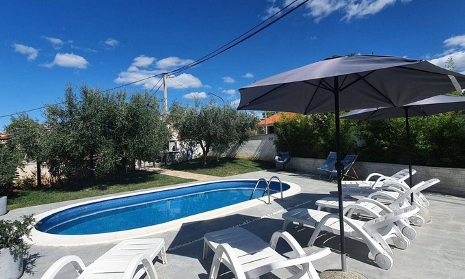 Jasenovica Apartment | Comfortable APARTMAN EDA 2: Ideal for Families Up to 6