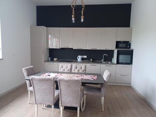 Cvetkovic Apartment | Cozy Apartman Franko: Family-Friendly Stay with Dining
