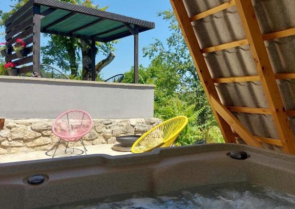 Dreznik Grad Apartment | Oceanfront Retreat at Apartman Hana - Guest Rated 9.7/10