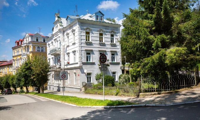 Marianske Lazne Apartment | Pet & Child Friendly Retreat at Apartman Karlovarská