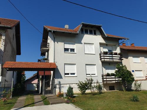 Vukovar Apartment | Welcoming Stay at Apartman kod dide i bake - 9.8/10 Rated