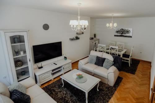 Dakovo Apartment | Cozy Apartman M5: Child-Friendly with Top Guest Ratings
