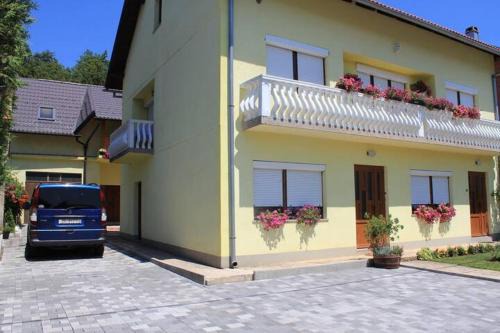 Municipality of Gracac Apartment | Pet-Friendly Retreat at Apartman Maja - Rated 8.6/10!