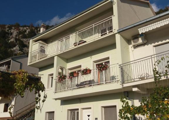 Blato na Cetini Apartment | Top-Rated Child-Friendly Stay at Apartman Mario 2
