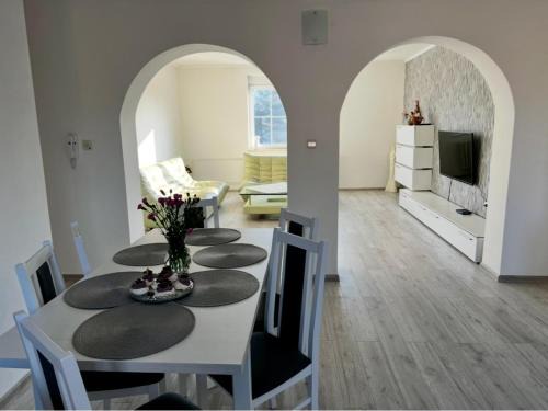 Kezmarok Apartment | Family-Friendly Comfort at Apartman Maxim N9