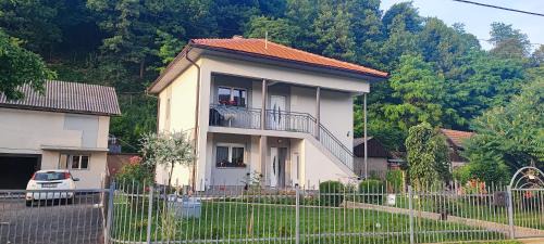 Zenica-Doboj Canton Apartment | Pet-Friendly Apartman Mir with Excellent 9.7/10 Rating