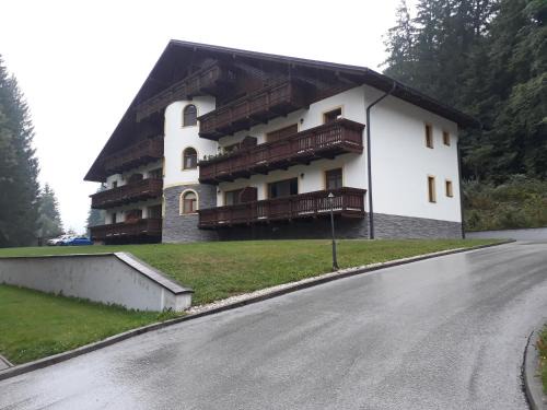 Horna Lehota Apartment | Family-Friendly Retreat at Apartman Naji - Tale, Rated 9.5