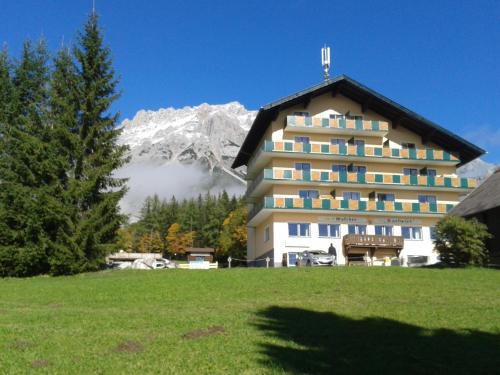 Schildlehen Apartment | Family-Friendly Retreat at Apartman Ramsau - Rated 9.3/10