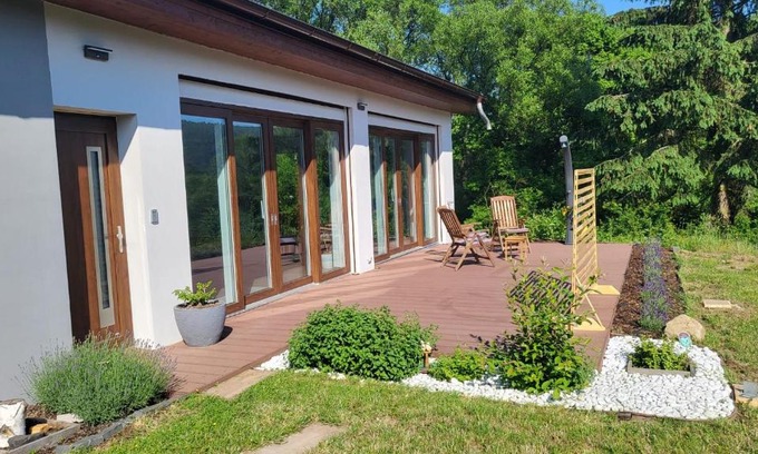 Perstejn Apartment | Exceptional Oceanfront Apartment with Pool and Sauna